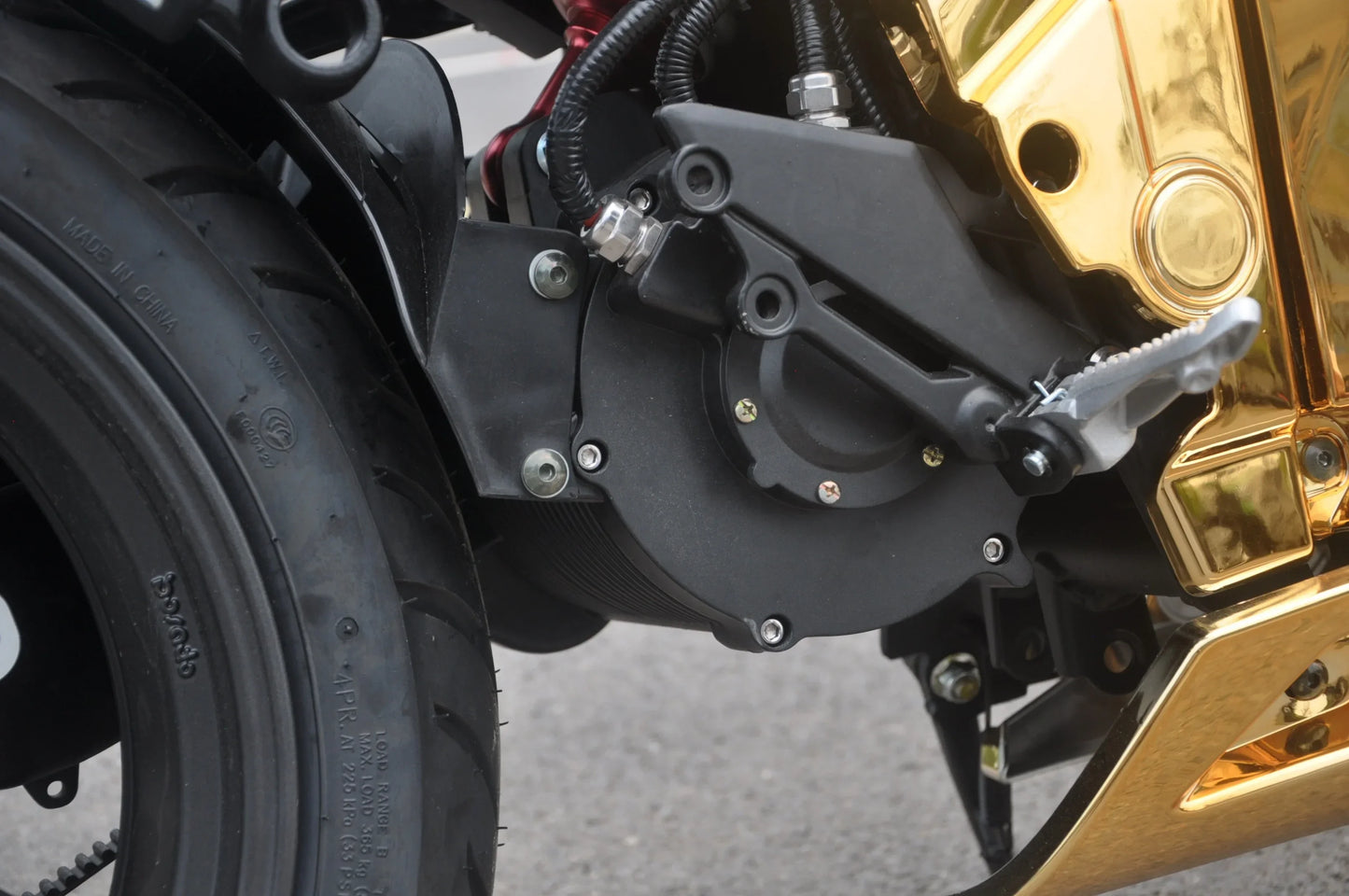 8000W central motor for electric bicycles and motorcycles with a range of 250km