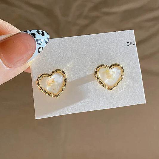 Trendy Vintage Heart Earring for Women Classic Small Cute Fine Stud Earrings Female Fashion Earrings Elegant Jewelry 2022 Gifts