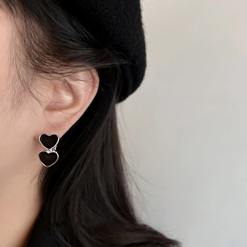 Retro Black Enamel Heart Shaped Hoop Mosquito Coil Clip on Earrings Without Ear Hole Punk Cold Wind Temperament Ear Clip Jewelry