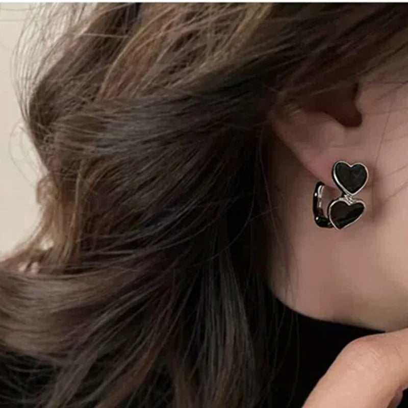 Retro Black Enamel Heart Shaped Hoop Mosquito Coil Clip on Earrings Without Ear Hole Punk Cold Wind Temperament Ear Clip Jewelry